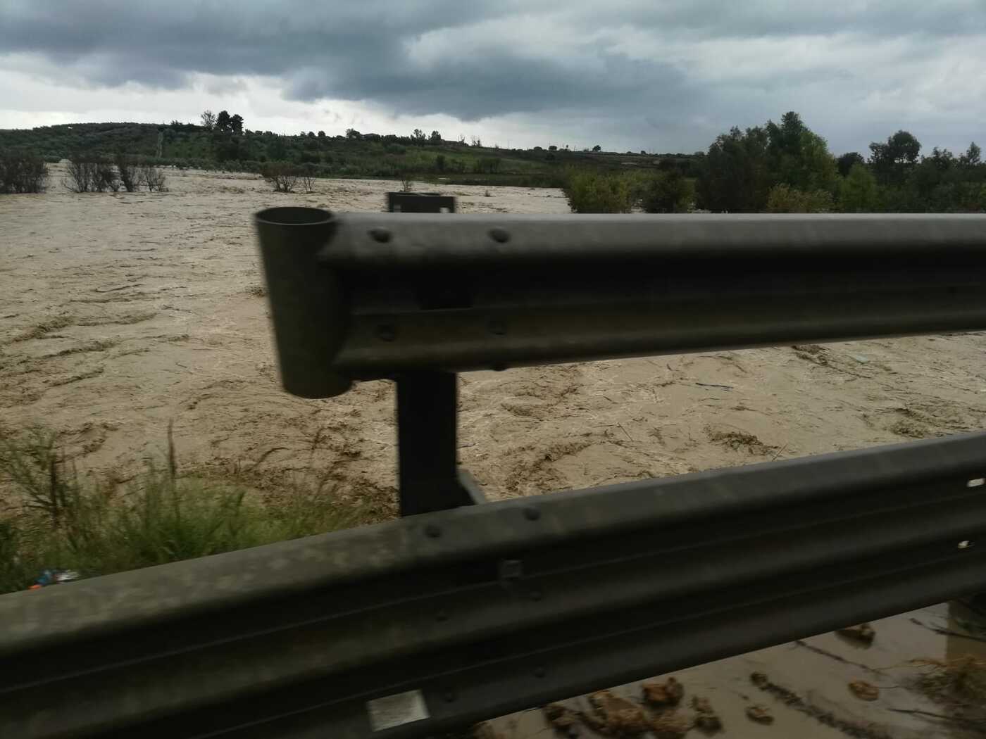 Maltempo, nel crotonese crolla ponte a Melissa: nessun ferito