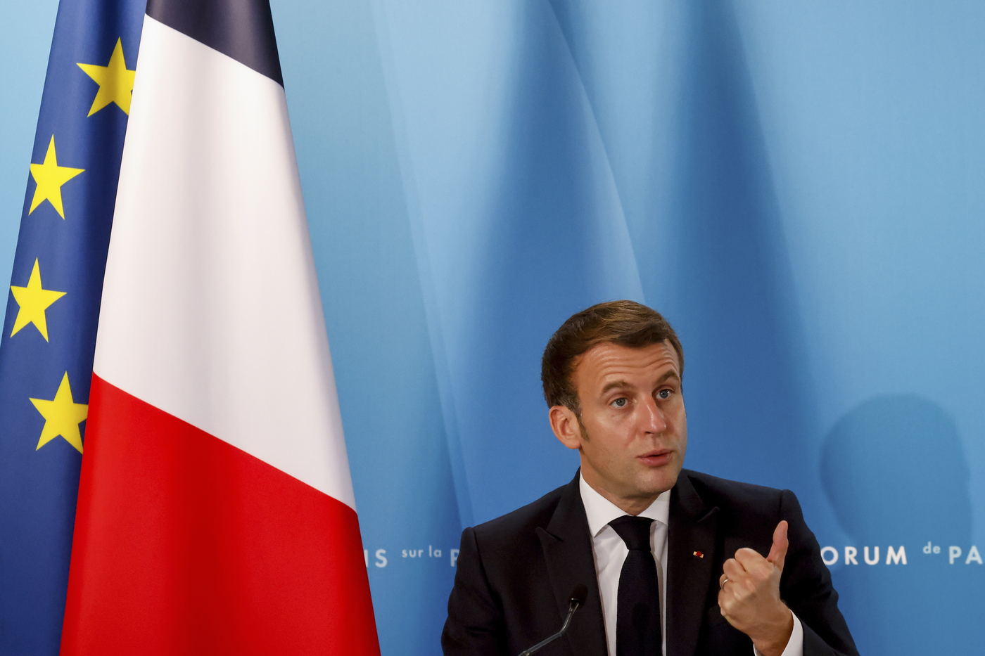 Coronavirus, Macron: Martedì annuncerò allentamenti ma resta lockdown