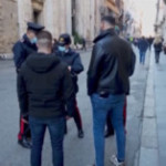 Roma: controlli anti-assembramento delle forze dell’ordine nelle vie del centro