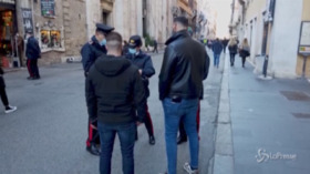 Roma: controlli anti-assembramento delle forze dell’ordine nelle vie del centro