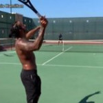 Lewis Hamilton si dà al tennis, ma il risultato è da ridere