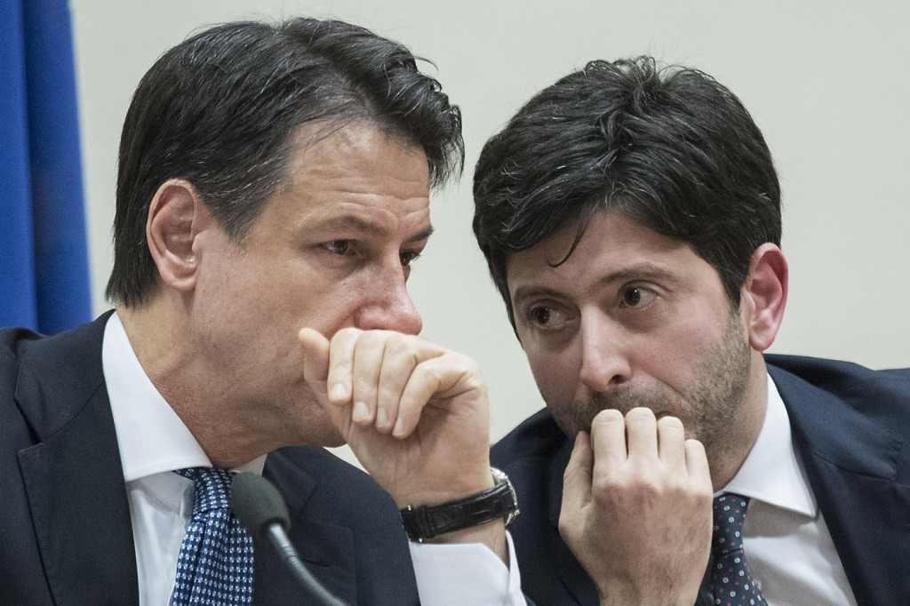 Covid, le critiche di Gismondo alla gestione di Speranza e Conte Covid, le critiche di Gismondo alla gestione di Speranza e Conte