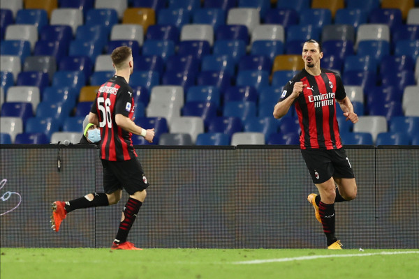 Ibra doppietta e infortunio: il Milan vola in testa, 3-1 al Napoli