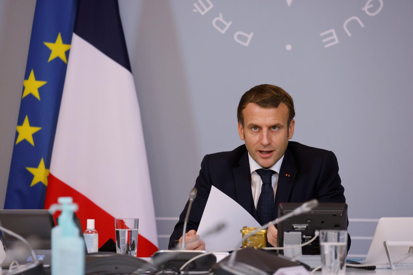 Coronavirus, Macron: “Picco seconda ondata è passato”