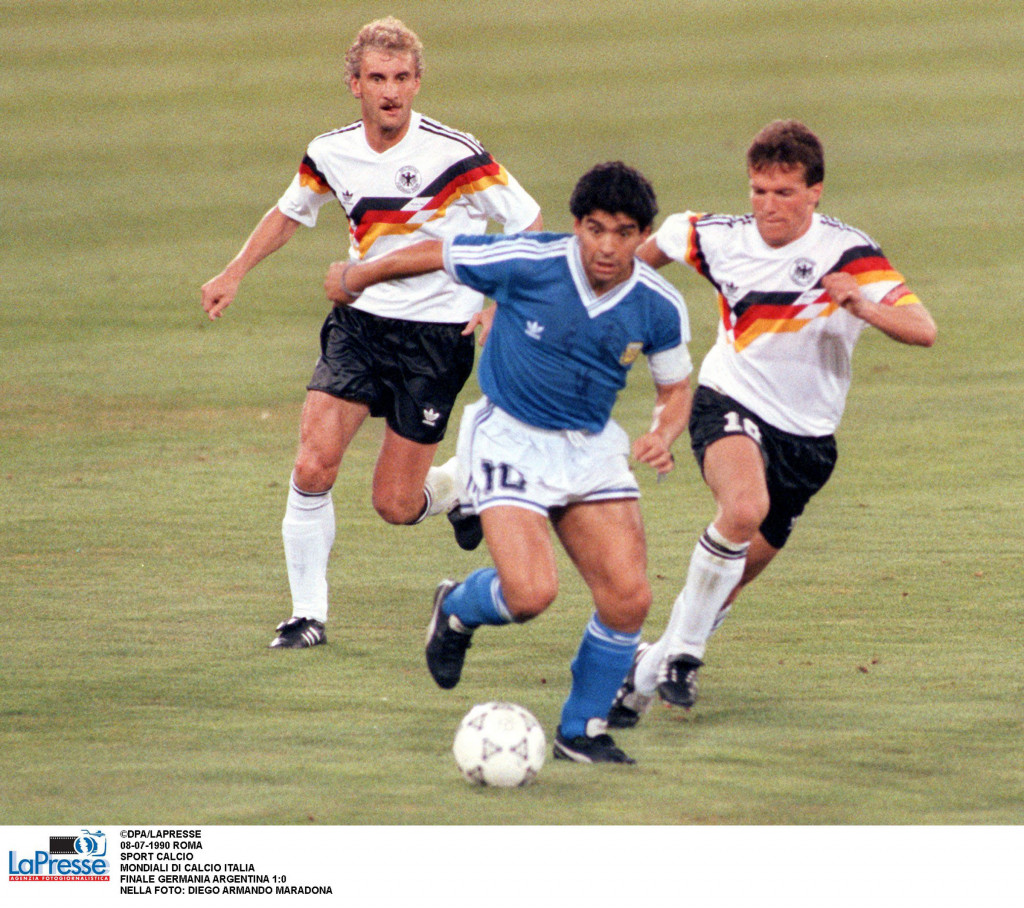 Galleria foto 'Le immagini di un mito: Maradona il Re' - foto 2