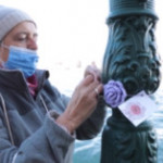 Venezia, rose contro la violenza sulle donne