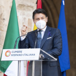 Il premier Conte: “Controlli anti Covid per chi rientra dall’estero a Natale”