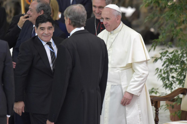 Maradona e l’amicizia con Bergoglio: Il primo sostenitore di Francesco sono io
