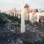 Maradona: centinaia in strada a Buenos Aires per Diego, le immmagini del drone