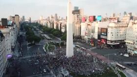 Maradona: centinaia in strada a Buenos Aires per Diego, le immmagini del drone