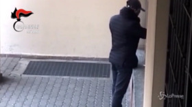 Pioltello, sottrae carta di debito a un’anziana: arrestato mentre cerca di prelevare