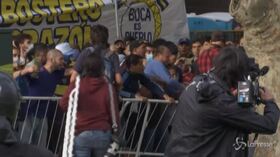Maradona, i fan spintonano per raggiungere la Casa Rosada