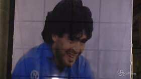 Napoli, Piazza del Plebiscito si tinge di rosso per Maradona