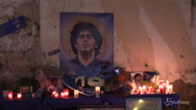 Napoli, dai balconi dei Quartieri Spagnoli l’applauso per Maradona