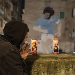 Maradona, il dolore di Napoli: E’ morto il Re, intitoliamogli lo stadio
