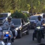 Maradona, l’arrivo del feretro al cimitero di Bella Vista