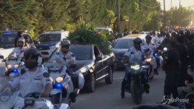 Maradona, l’arrivo del feretro al cimitero di Bella Vista