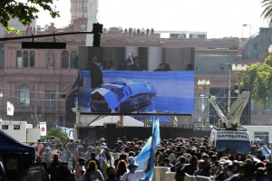 Maradona, l’ultimo saluto al campione al Jardin de Bella Vista
