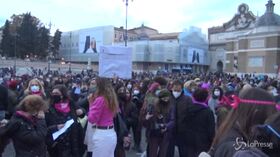 Violenza contro le donne, la ‘zona fucsia’ del movimento ‘Non una di meno’