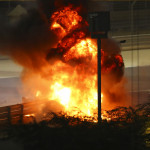 Gp Bahrain, la vettura di Grosjean si spezza in due e prende fuoco: il pilota indenne