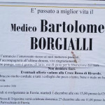 Muore di Covid e annuncia la sua morte sui manifesti: “Nessuno pianga”