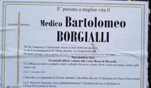 Muore di Covid e annuncia la sua morte sui manifesti: “Nessuno pianga”
