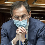 Boccia: “Il coprifuoco rimane, il nuovo anno si festeggia a casa”