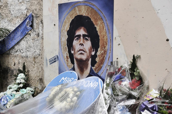I quartieri Spagnoli di Napoli celebrano Maradona
