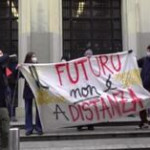 Milano, anche il preside protesta con gli studenti: “Siete la generazione che dovrà ricostruire il Paese”