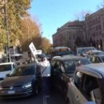 Roma, ristoratori esasperati bloccano il traffico in città