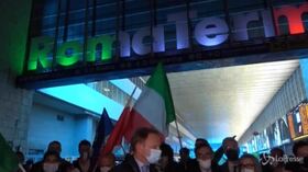 Flash-Mob di FdI a Roma Termini: “Obiettivo del governo è favorire l’immigrazione clandestina”