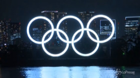 Giappone: a Tokyo tornano ad accendersi i cinque cerchi olimpici
