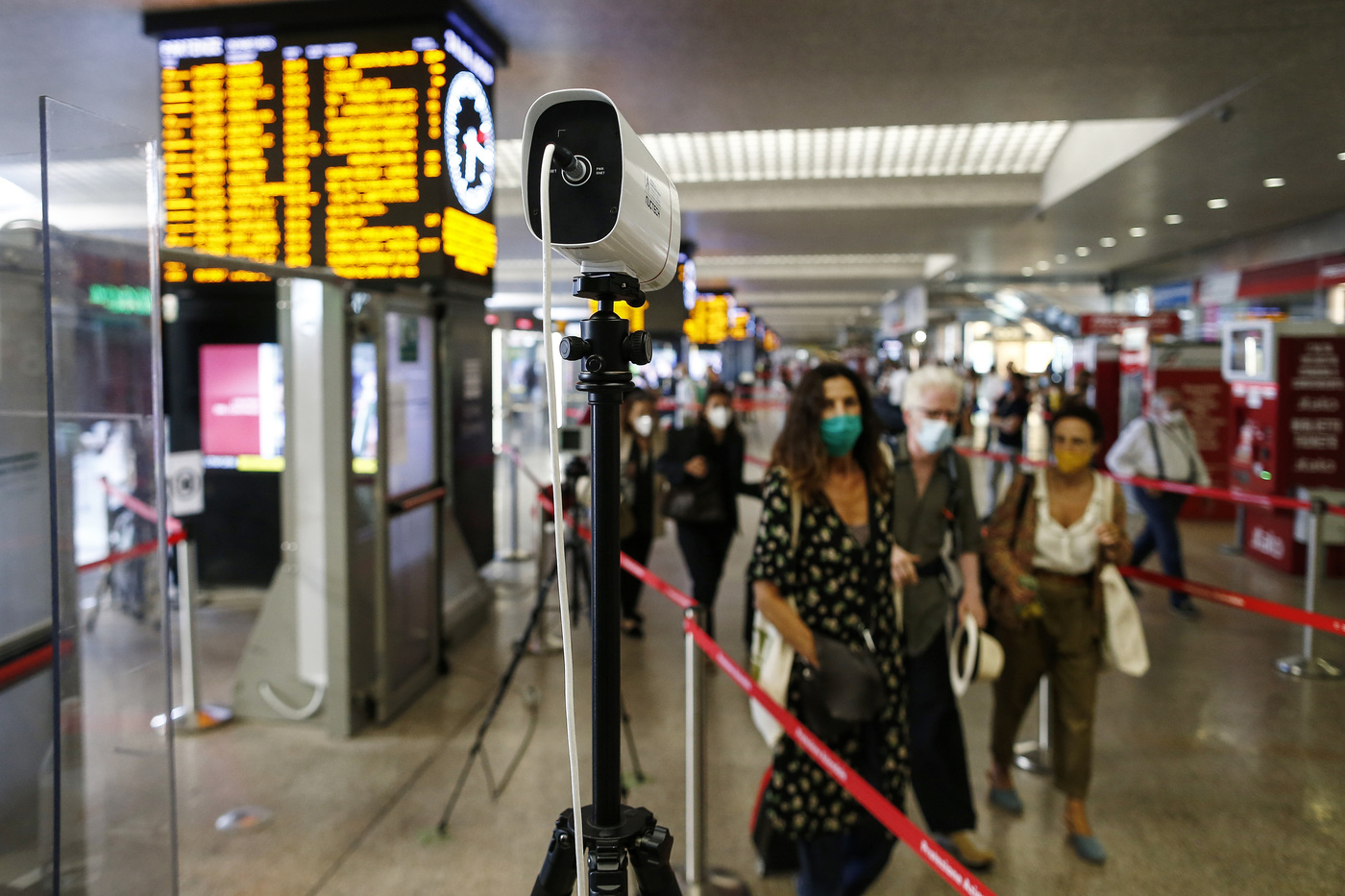 Stretta sul Natale: Conte valuta ricongiungimenti, perplessità del governo su alberghi Stretta sul Natale: Conte valuta ricongiungimenti, perplessità del governo su alberghi