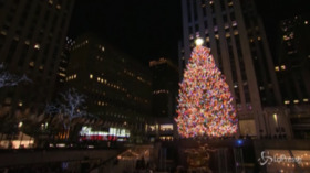 NY, si accendono le luci dell’albero di Natale al Rockefeller Center