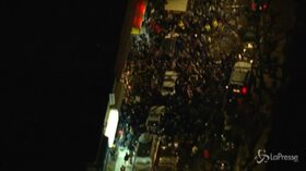 NY: proteste davanti ad un bar dopo l’arresto del proprietario