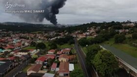 Sudafrica: esplode raffineria, nuvola di fumo nero nella città di Durban