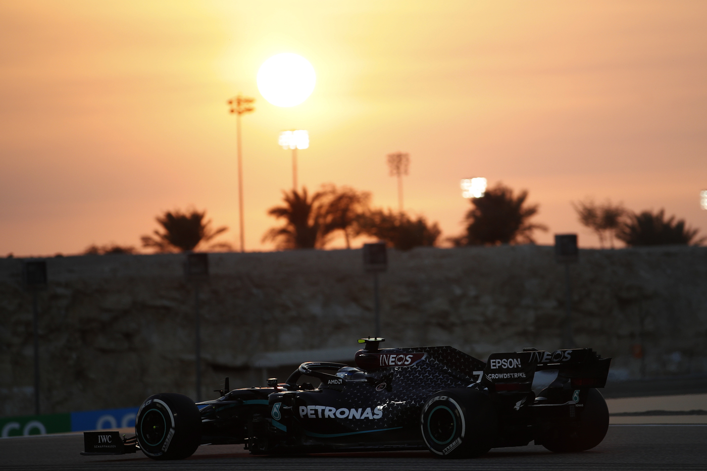 F1, Gp Sakhir: pole di Bottas davanti a Russell. Quarto Leclerc