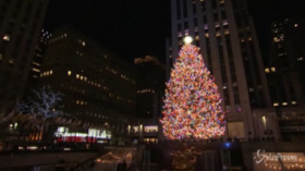 Da New York a Mosca, in tutto il mondo ci si prepara al Natale nonostante il Covid