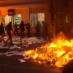 Parigi, protesta per legge su sicurezza: auto in fiamme e scontri