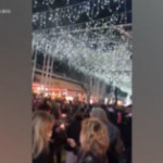 Natale, assembramenti a Riccione per l’accessione delle luminarie