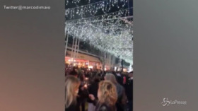 Natale, assembramenti a Riccione per l’accessione delle luminarie
