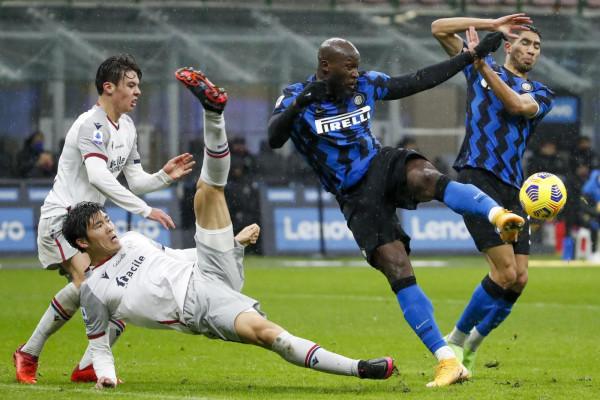 L’Inter cala tris al Bologna: Lukaku e doppio Hakimi, Conte a -2 da Milan