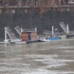 Maltempo, il Tevere in piena copre le banchine nel centro di Roma