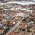 Alluvione nel modenese: le strade ricoperte dall’acqua viste dall’elicottero