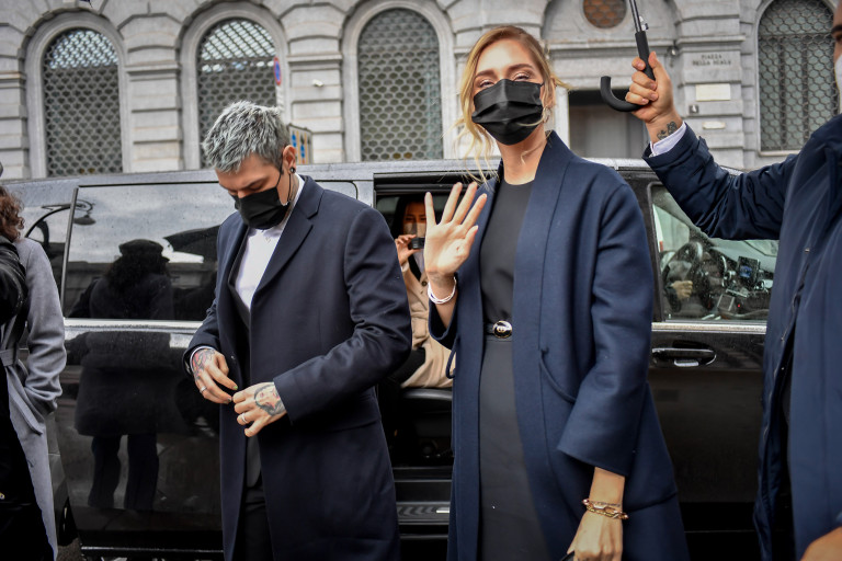 Fedez e Chiara Ferragni arrivano a Palazzo Marino per ricevere l’Ambrogino d’oro