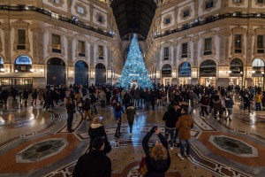 Emergenza Coronavirus, il centro di Milano nel giorno di Sant’Ambrogio