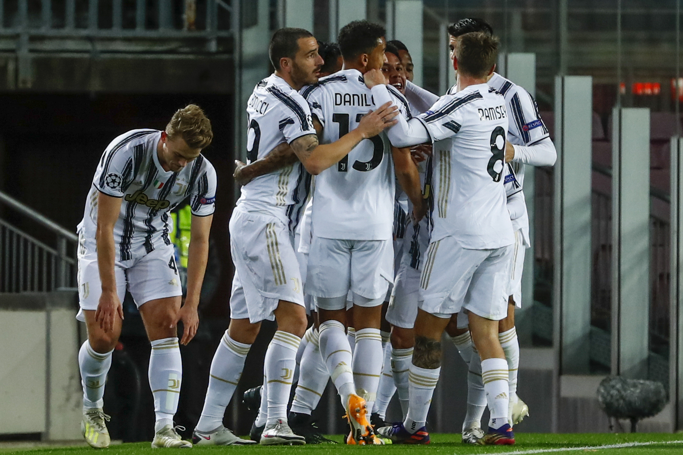 Impresa Juve: 3-0 al Barça e primato nel girone