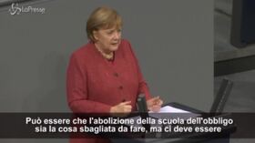 Germania, Merkel: “Se sarà l’ultimo Natale con i nonni è perché siamo negligenti”