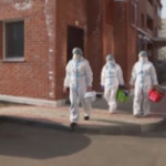 Covid, in Russia i volontari accompagnano i medici alle visite a domicilio