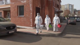 Covid, in Russia i volontari accompagnano i medici alle visite a domicilio